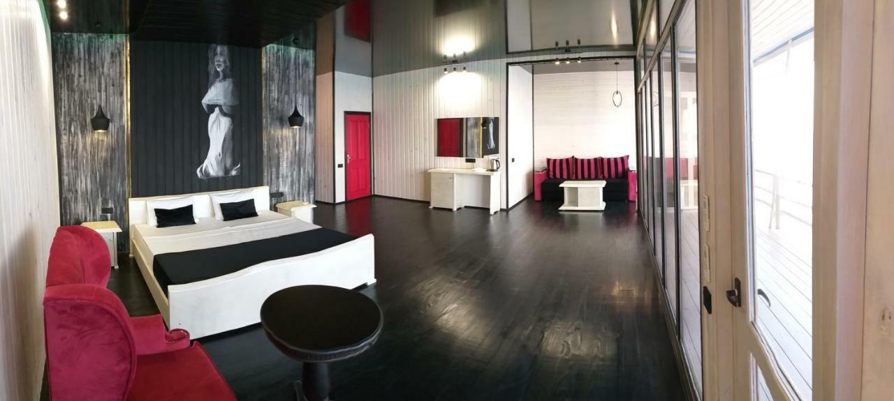 Captain Black Hotel Pizunda Exteriör bild